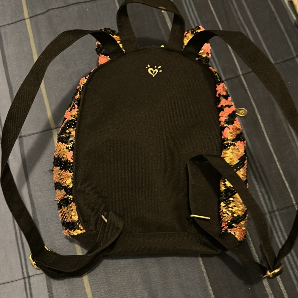 Mini letter K backpack - Picture 3 of 5